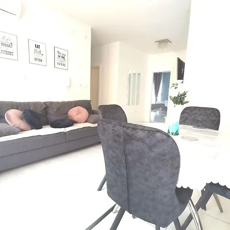 Mit Terrasse By Interhome Spalato