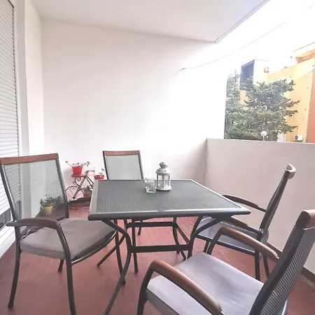 Apartamento Mit Terrasse By Interhome