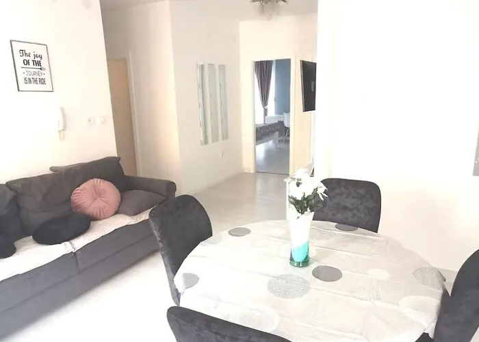 Appartamento Mit Terrasse By Interhome